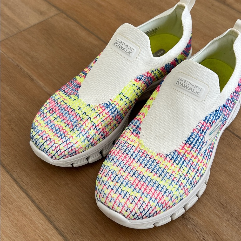 Like new - SKECHERS Go Walk Glide-Step-Flex Slip-On Athletic Shoes - Picture 5 of 7